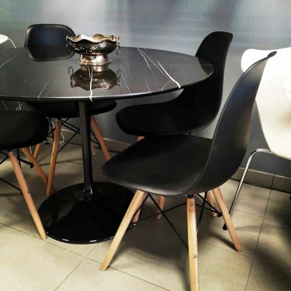 Tables et chaises tulipe