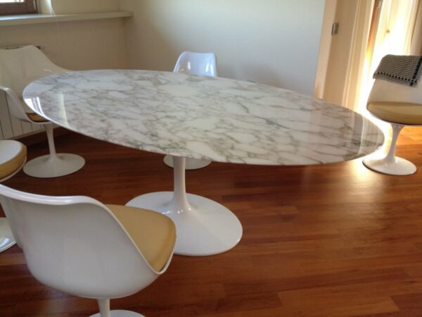 table tulipe ovale