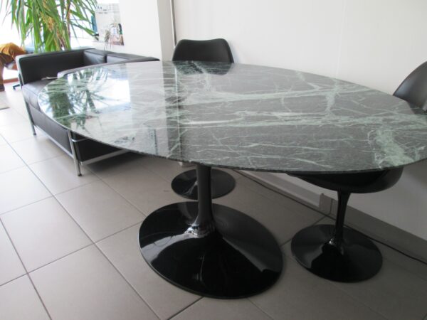 table pied tulipe