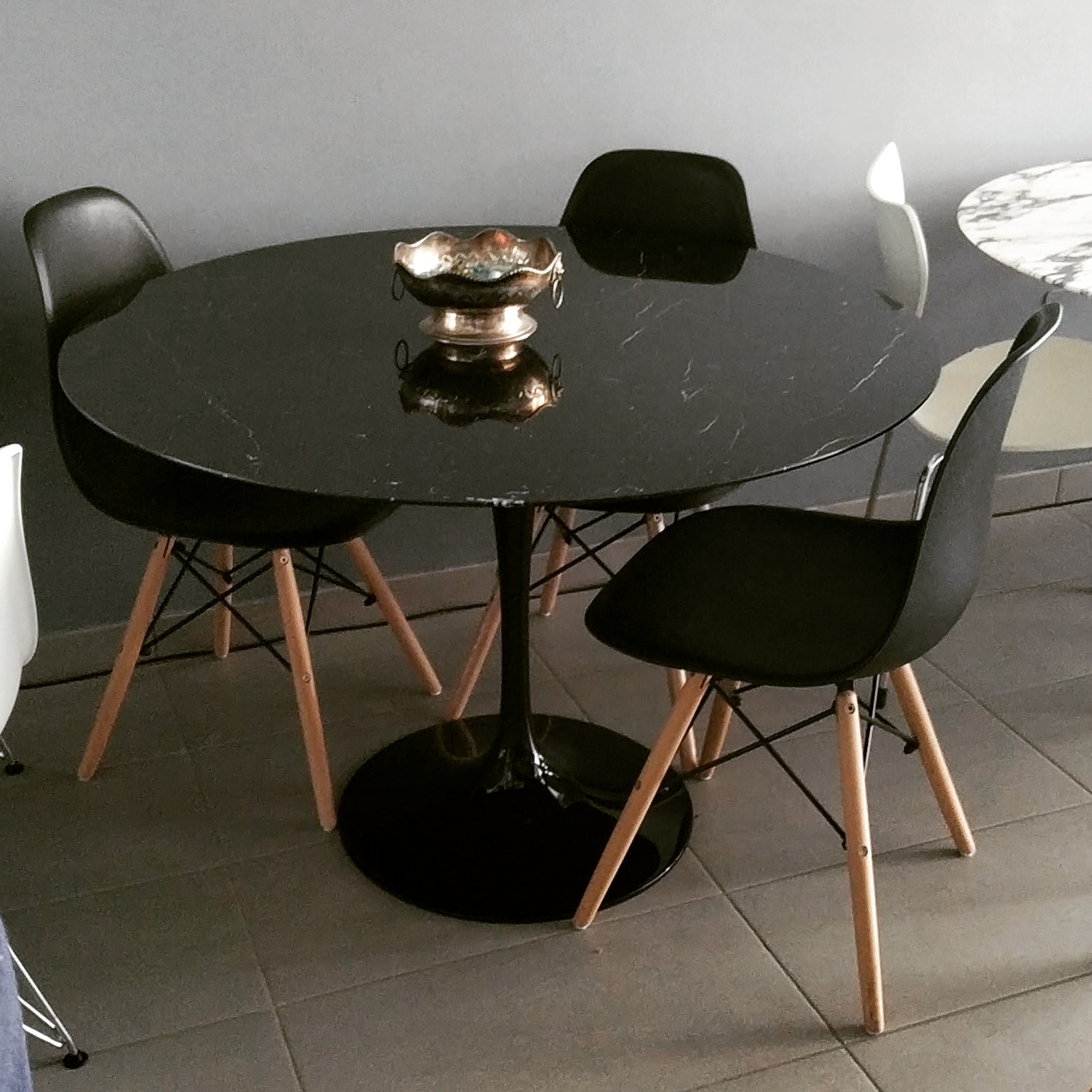 Table Tulipe 127