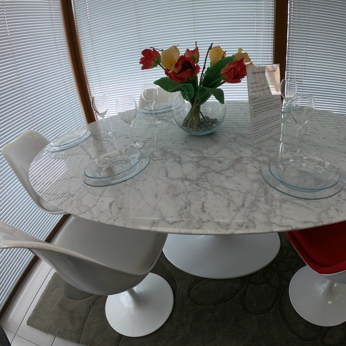 table tulipe