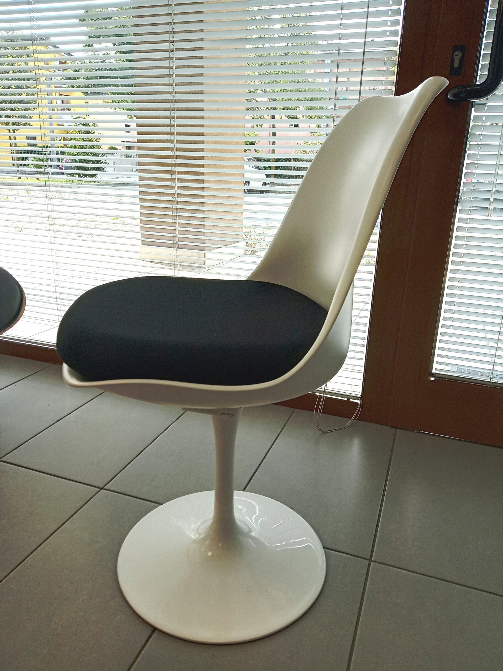 Chaise tulipe pour salon